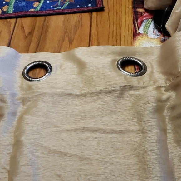 4 panels of grommet curtains - Picture 1 of 1